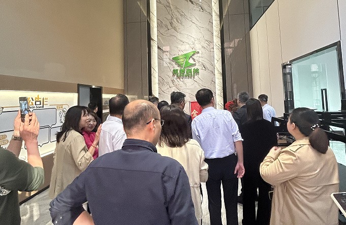 尊龙官方网站科技欢迎区政协经科委考察交流！