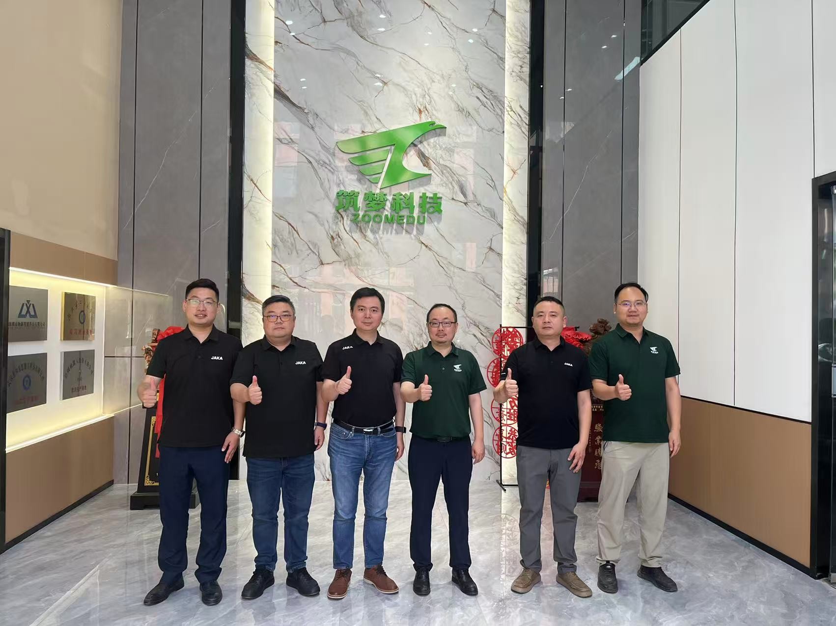 尊龙官方网站科技与节卡机器人达成战略合作！